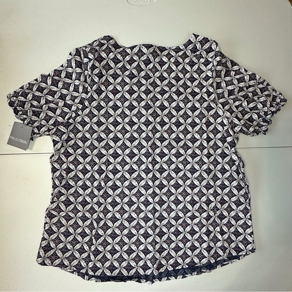 NWT Falls Creek short sleeve v neck navy blue geo print blouse women’s medium - Picture 7 of 13